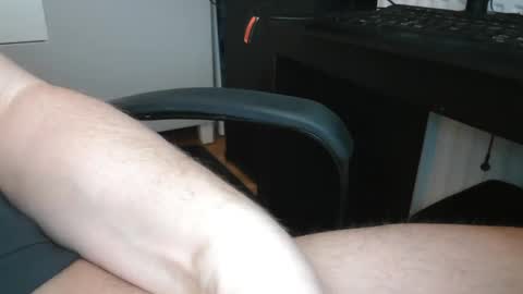 Snapshot of bonobooy chatting on 12/18/24, 01:45 Bonobooy online show from 12/18/24, 01:45