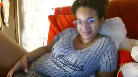 Snapshot of bonvivantb chatting on 12/18/24, 11:51 Queen Bon Vivantt online show from 12/18/24, 11:51