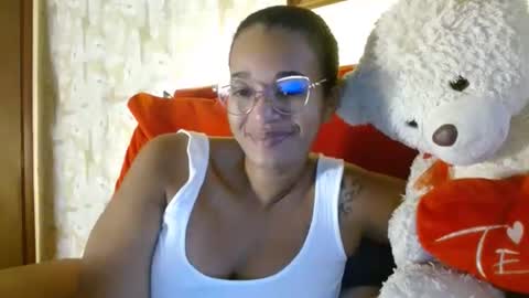Snapshot of bonvivantb chatting on 12/27/24, 03:53 Queen Bon Vivantt online show from 12/27/24, 03:53