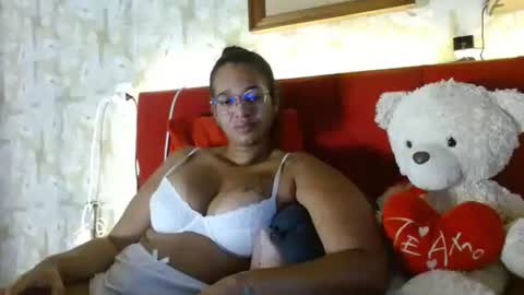 Snapshot of bonvivantb chatting on 12/29/24, 01:17 Queen Bon Vivantt online show from 12/29/24, 01:17