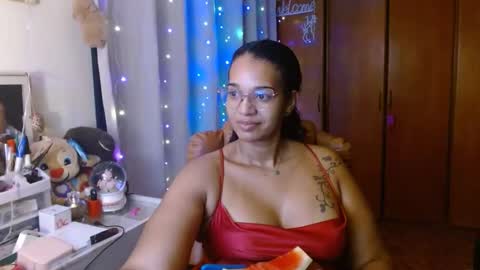 Snapshot of bonvivantb chatting on 01/25/25, 05:29 Queen Bon Vivantt online show from 01/25/25, 05:29