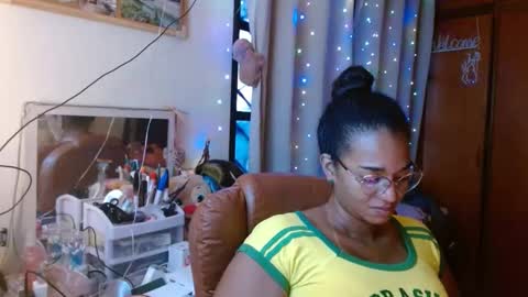 Snapshot of bonvivantb chatting on 02/05/25, 10:22 Queen Bon Vivantt online show from 02/05/25, 10:22