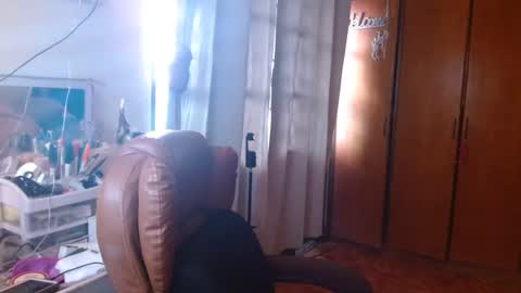 Snapshot of bonvivantb chatting on 02/20/25, 05:29 Queen Bon Vivantt online show from 02/20/25, 05:29