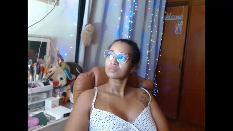 Snapshot of bonvivantb chatting on 02/24/25, 01:24 Queen Bon Vivantt online show from 02/24/25, 01:24