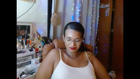 Snapshot of bonvivantb chatting on 02/25/25, 12:03 Queen Bon Vivantt online show from 02/25/25, 12:03