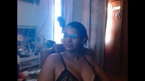 Snapshot of bonvivantb chatting on 03/06/25, 02:40 Queen Bon Vivantt online show from 03/06/25, 02:40