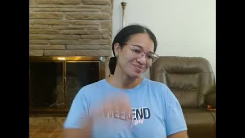 Snapshot of bonvivantb chatting on 09/15/25, 01:44 Queen Bon Vivantt online show from 09/15/25, 01:44