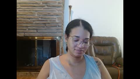 Snapshot of bonvivantb chatting on 09/19/25, 12:50 Queen Bon Vivantt online show from 09/19/25, 12:50
