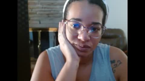 Snapshot of bonvivantb chatting on 10/10/25, 01:32 Queen Bon Vivantt online show from 10/10/25, 01:32