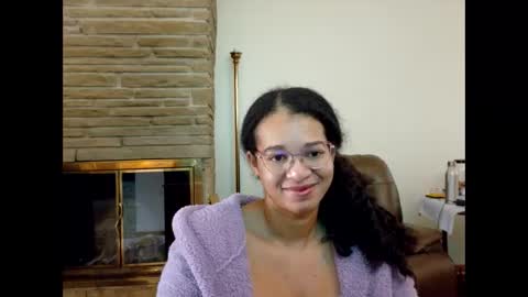 Snapshot of bonvivantb chatting on 10/20/25, 01:22 Queen Bon Vivantt online show from 10/20/25, 01:22