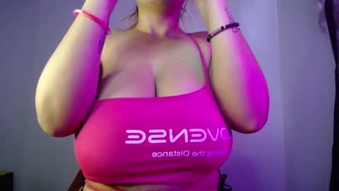 Snapshot of boobs_magic chatting on 10/08/25, 07:11 KIM online show from 10/08/25, 07:11