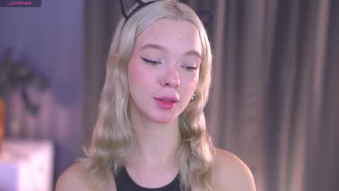 Snapshot of boobybliss chatting on 10/17/25, 08:06 Alina online show from 10/17/25, 08:06