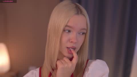 Snapshot of boobybliss chatting on 11/08/25, 01:00 Alina online show from 11/08/25, 01:00