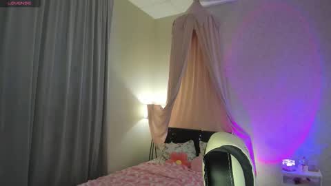 Milena online show from 10/10/25, 02:10