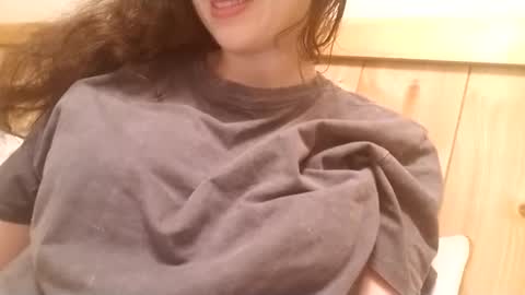 Snapshot of bouncyqueenmajesty chatting on 09/12/25, 12:27 Bouncy Queen Majesty online show from 09/12/25, 12:27
