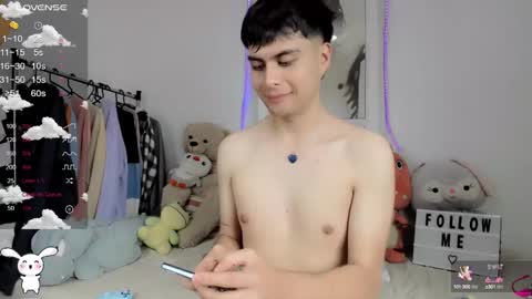 Snapshot of boy_andy__ chatting on 02/16/25, 09:27 Aaron online show from 02/16/25, 09:27