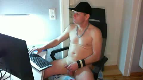 Snapshot of boycatcher chatting on 02/09/25, 04:29 Julian online show from 02/09/25, 04:29