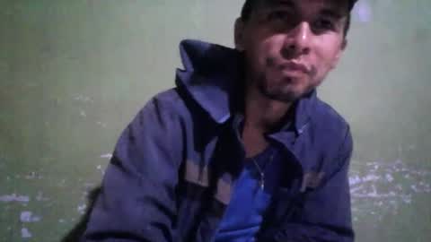 Snapshot of boycumlatino21 chatting on 01/16/25, 01:27 Boy online show from 01/16/25, 01:27