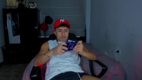 Snapshot of boylatin_777 chatting on 01/22/25, 07:46 miguel online show from 01/22/25, 07:46