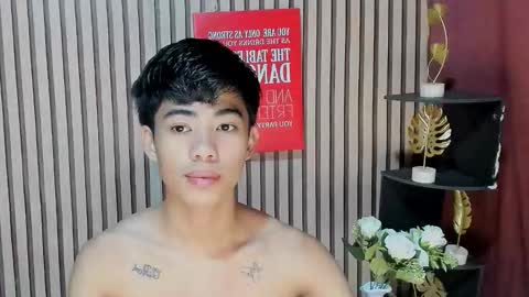 Snapshot of boynextdoor4ux chatting on 09/09/25, 10:42 HI IM JAMES DONT FORGET GIVE ME THUMBS UP AND JOIN TO MY FANCLUB online show from 09/09/25, 10:42