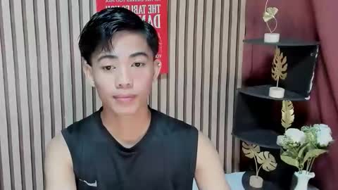 Snapshot of boynextdoor4ux chatting on 09/17/25, 04:19 HI IM JAMES DONT FORGET GIVE ME THUMBS UP AND JOIN TO MY FANCLUB online show from 09/17/25, 04:19