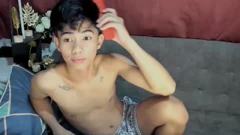 Snapshot of boynextdoor4ux chatting on 09/22/25, 05:37 HI IM JAMES DONT FORGET GIVE ME THUMBS UP AND JOIN TO MY FANCLUB online show from 09/22/25, 05:37