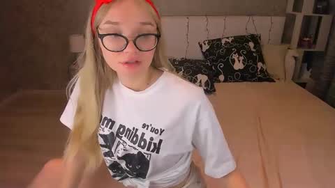 Snapshot of boysloveblondee chatting on 01/22/25, 11:32 BoysLoveBlondee online show from 01/22/25, 11:32