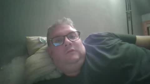Snapshot of bozo81 chatting on 09/28/25, 08:03 bozo81 online show from 09/28/25, 08:03