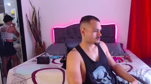 Snapshot of bradandjenn chatting on 09/23/25, 01:36 Your favorite couple and the best butt on Chatur online show from 09/23/25, 01:36