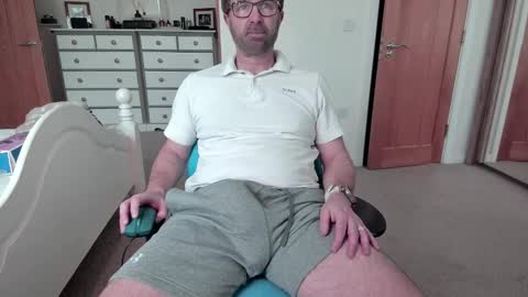 Snapshot of bradley77777 chatting on 02/17/25, 02:15 bradley77777 online show from 02/17/25, 02:15