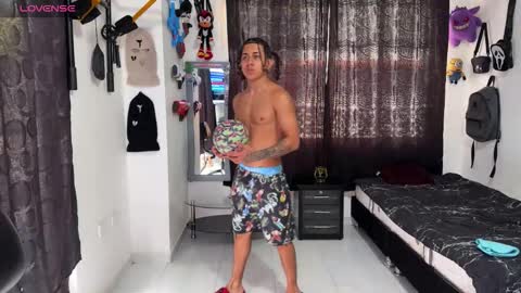 Snapshot of bradley_strong_ chatting on 11/11/25, 03:23 Bradley Strong online show from 11/11/25, 03:23