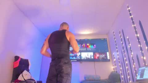 Snapshot of branfonhot chatting on 10/17/25, 09:34 Instagram twitter BRAN LOPEZ online show from 10/17/25, 09:34