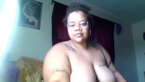 Snapshot of brattybee200 chatting on 10/26/25, 04:35 brattybee200 online show from 10/26/25, 04:35