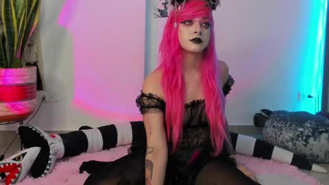 Snapshot of breakdownwaifu chatting on 01/21/25, 03:59 Rei online show from 01/21/25, 03:59