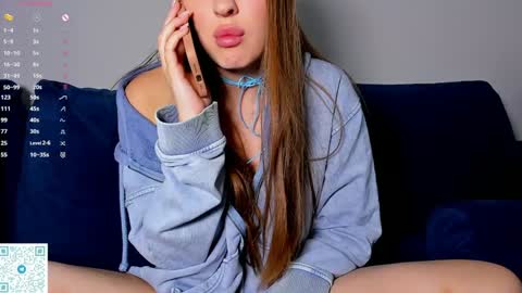 Mia   online show from 10/17/25, 07:11