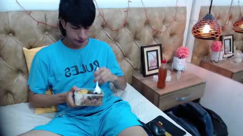 Esteban online show from 02/15/25, 01:42