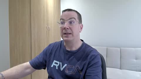 Snapshot of brettdj chatting on 09/15/25, 02:39 Brett online show from 09/15/25, 02:39