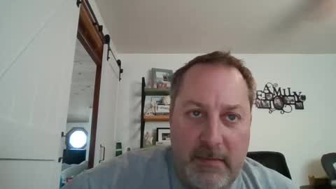 Snapshot of brettsky chatting on 02/02/25, 03:17 hey online show from 02/02/25, 03:17