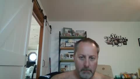 Snapshot of brettsky chatting on 10/08/25, 07:11 hey online show from 10/08/25, 07:11