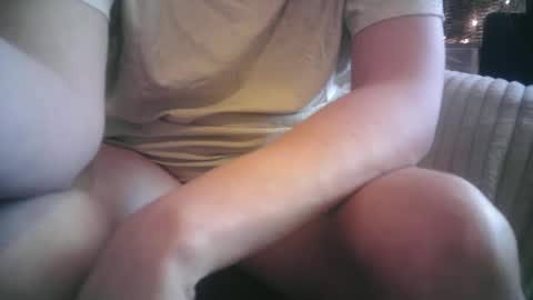 Snapshot of bri20fu chatting on 09/12/25, 06:52 raining down on me online show from 09/12/25, 06:52