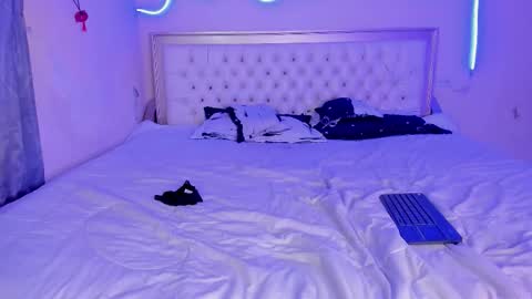 Snapshot of briana_hot03 chatting on 11/10/25, 06:29 briana_hot03 online show from 11/10/25, 06:29