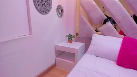 Snapshot of briannahill_ chatting on 10/22/25, 12:27 Brianna online show from 10/22/25, 12:27