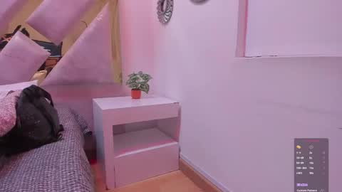 Snapshot of briannahill_ chatting on 10/23/25, 12:15 Brianna online show from 10/23/25, 12:15