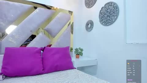 Snapshot of briannahill_ chatting on 10/24/25, 12:12 Brianna online show from 10/24/25, 12:12