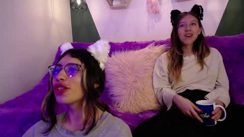Snapshot of briarandblair chatting on 01/09/25, 01:45 briarandblair online show from 01/09/25, 01:45
