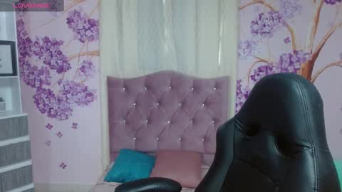 Snapshot of briathomas chatting on 03/11/25, 12:50 DAYANNA online show from 03/11/25, 12:50
