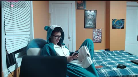 Strawberry online show from 01/09/25, 12:46