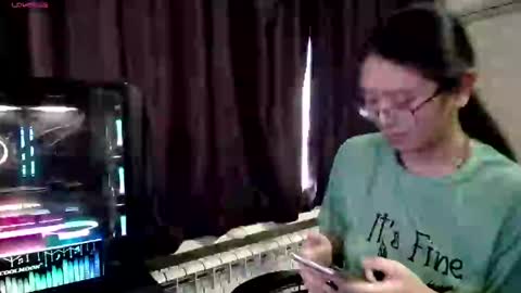 Snapshot of brightssmiles chatting on 02/13/25, 10:12 Aisha online show from 02/13/25, 10:12