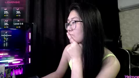 Snapshot of brightssmiles chatting on 10/21/25, 06:14 Aisha online show from 10/21/25, 06:14