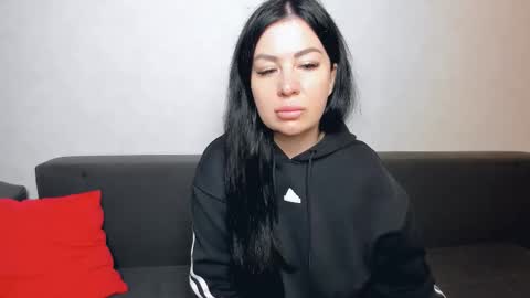 brilliantegirl_ online show from 10/19/25, 07:42